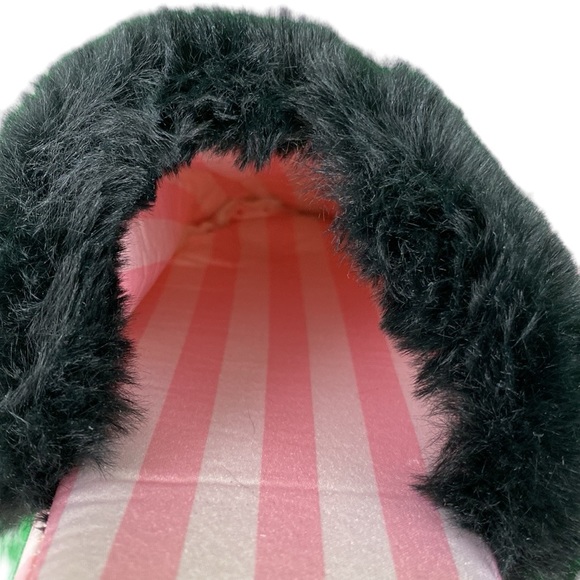 Victoria’s Secret Classic Pink and Black Faux Fur Close Toed Slippers - Picture 8 of 12